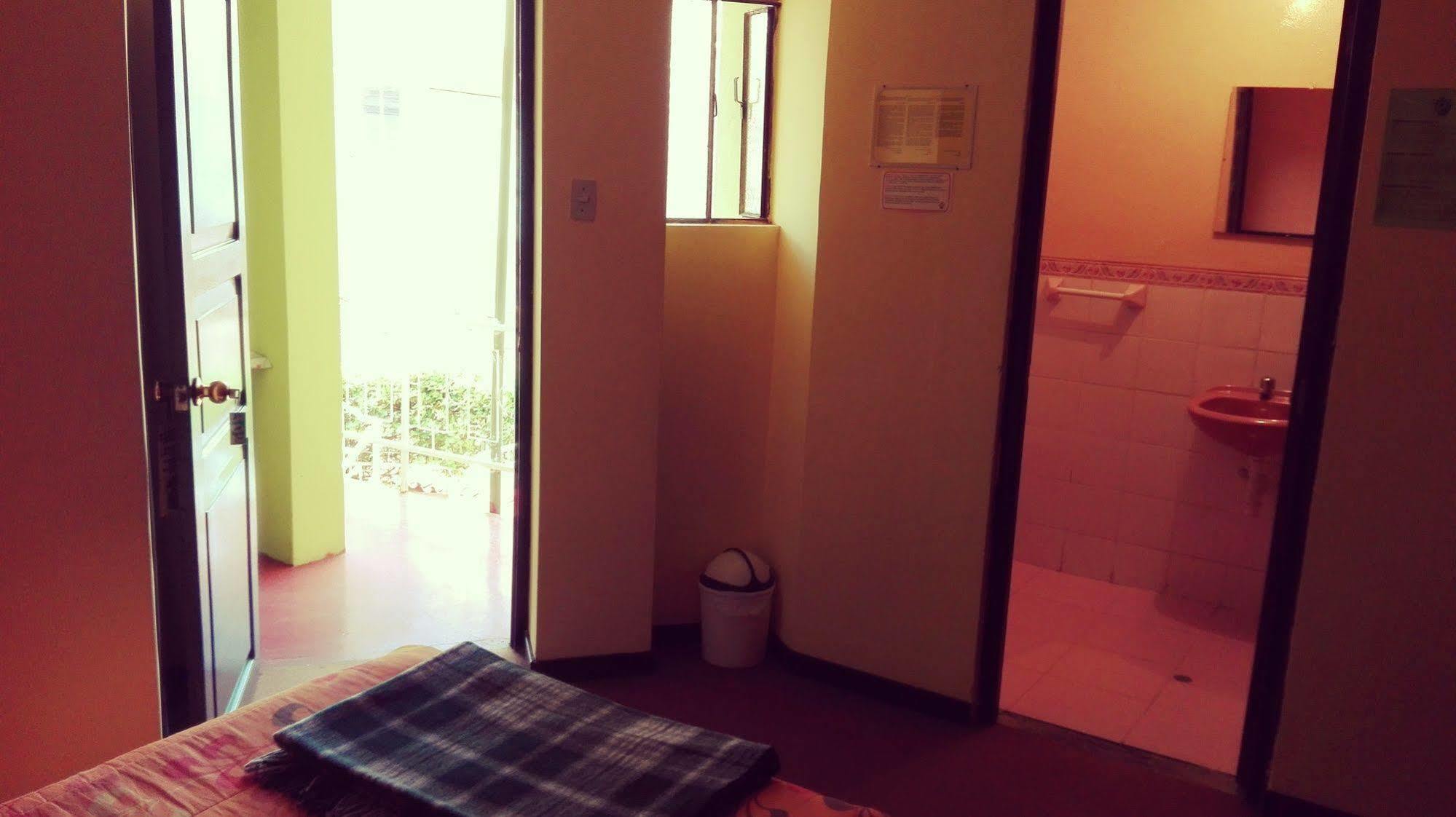 El Manzano Guest House Puno Bagian luar foto